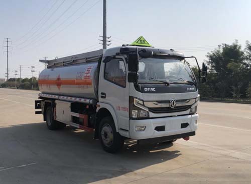 專威牌HTW5125GYYEQ6型運(yùn)油車